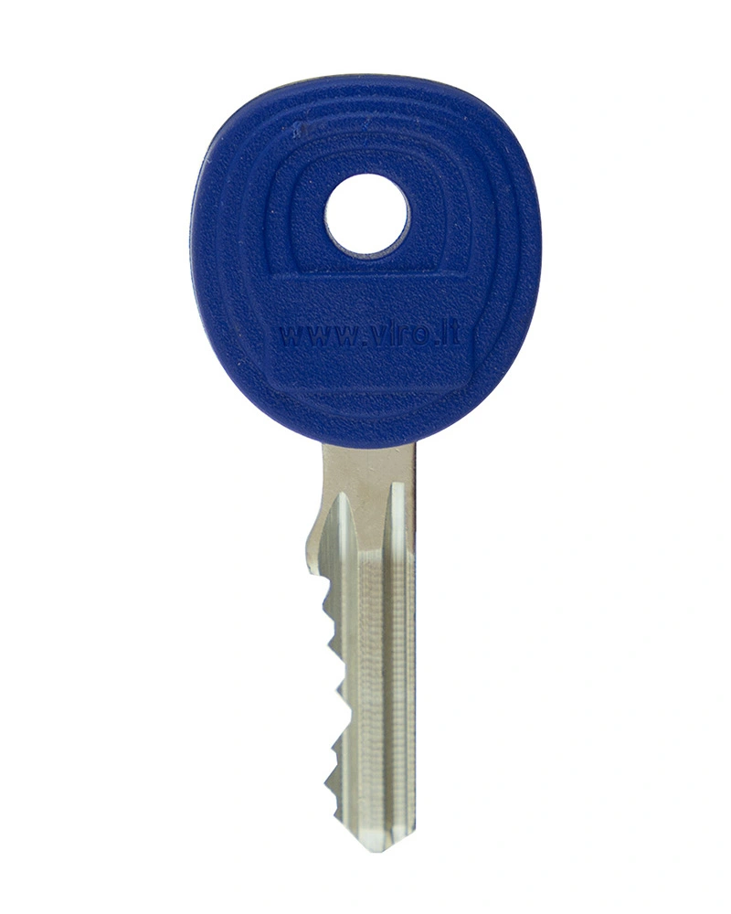 Замок навісний VIRO MOTO SUPERMORSO з ланцюгом 90 см 2 ключа. Універсальний замок VIRO MOTO SUPERMORSO з ланцюгом довжиною 90 см має захисну кришку, яка підсилює замок і захищає його від подряпин і ударів. Циліндр замка має 5 штифтів з цементованої, загартованої, обмідненої і нікельованої сталі, та додатково пластину проти висвердлювання. 2 Ключа
